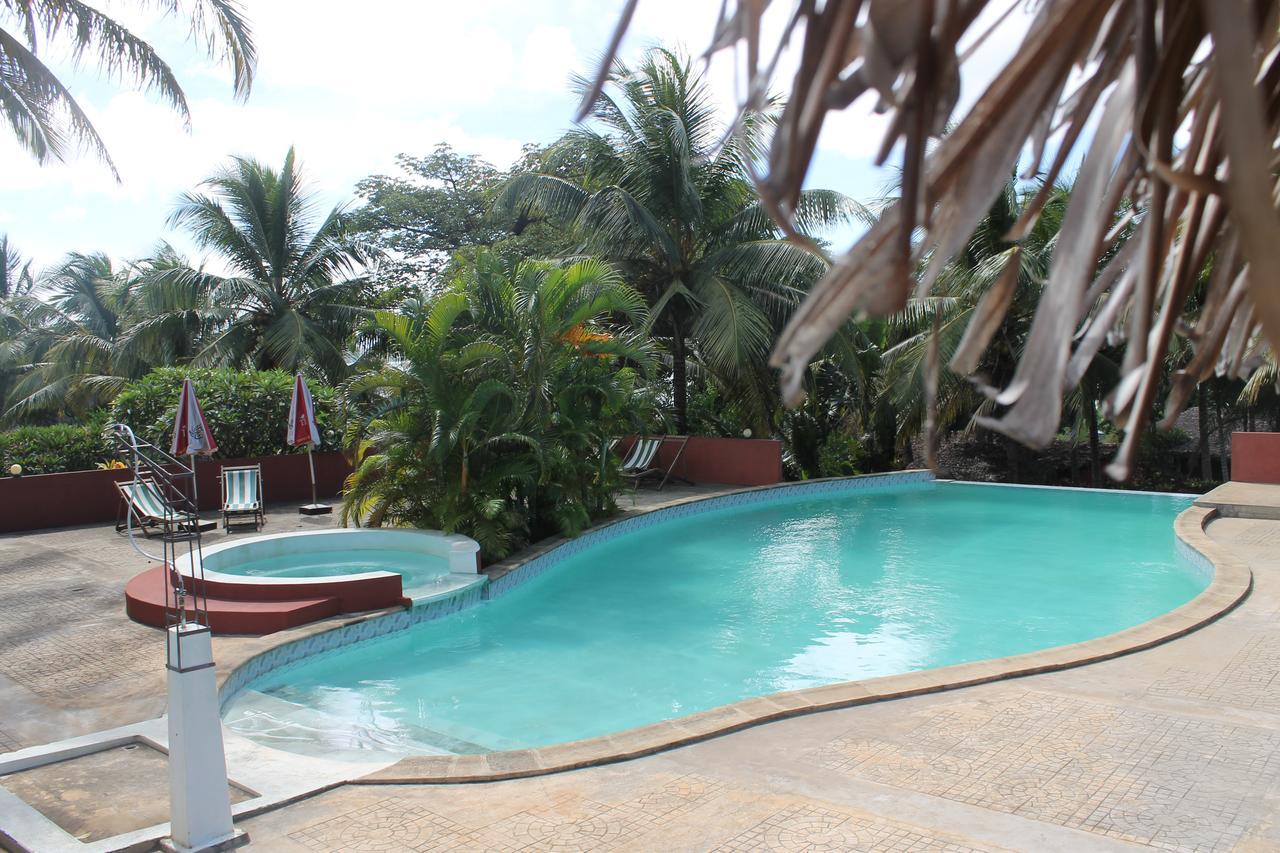 Hotel De La Baie Antsiranana Bagian luar foto