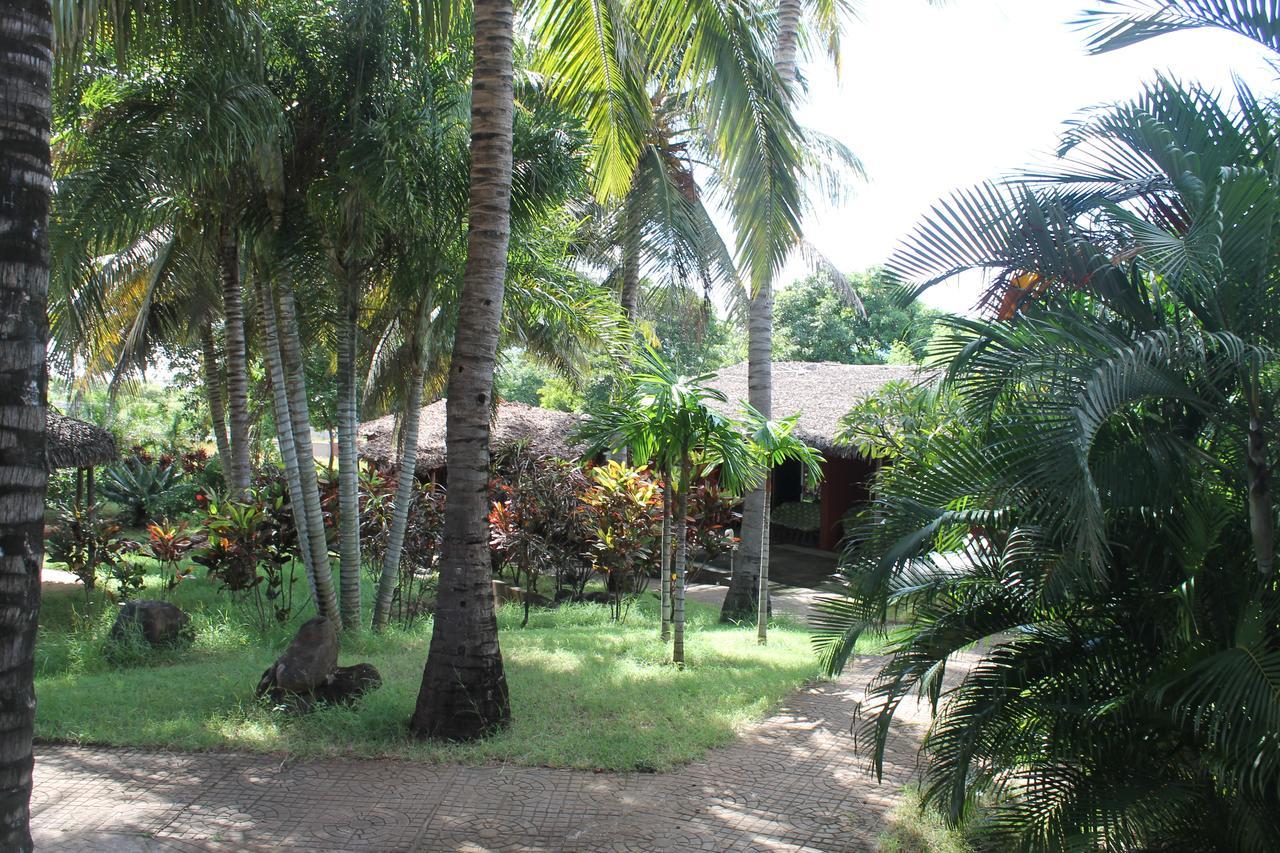Hotel De La Baie Antsiranana Bagian luar foto